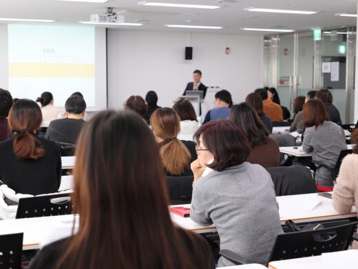 lecture-3986809_960_720